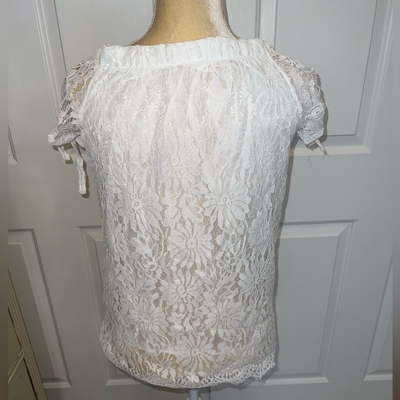 $3 LACE BLOUSE. SIZE SMALL. $3 IF BUNDLED - Picture 9 of 13